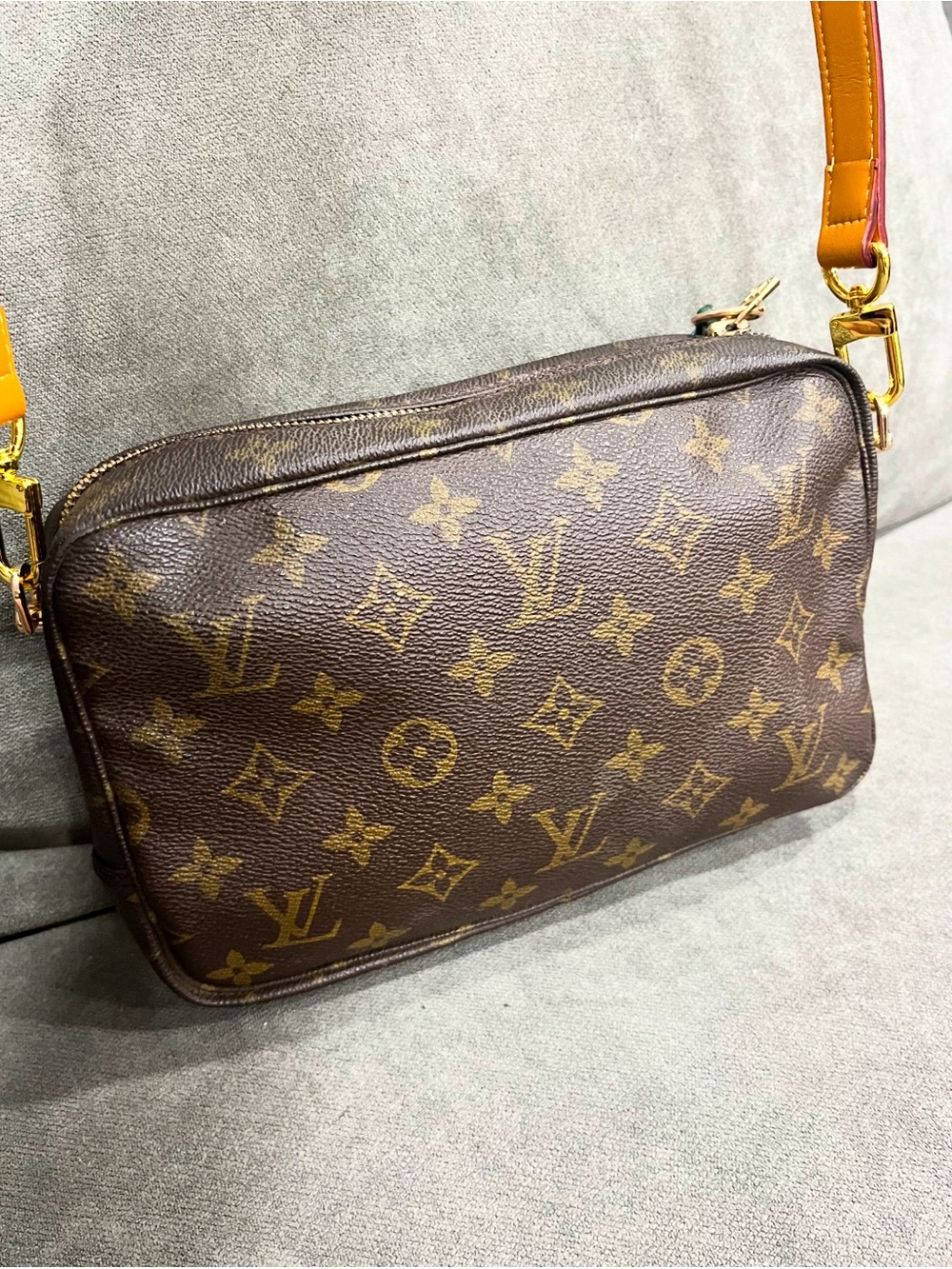 Louis Vuitton - Picture 5 of 14